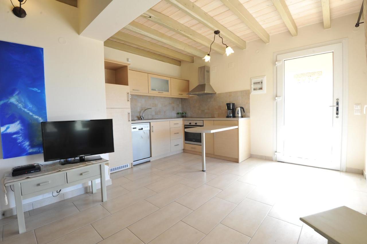 Villa Theodora View Apartments Zeys Agios Georgios Pagon Eksteriør billede